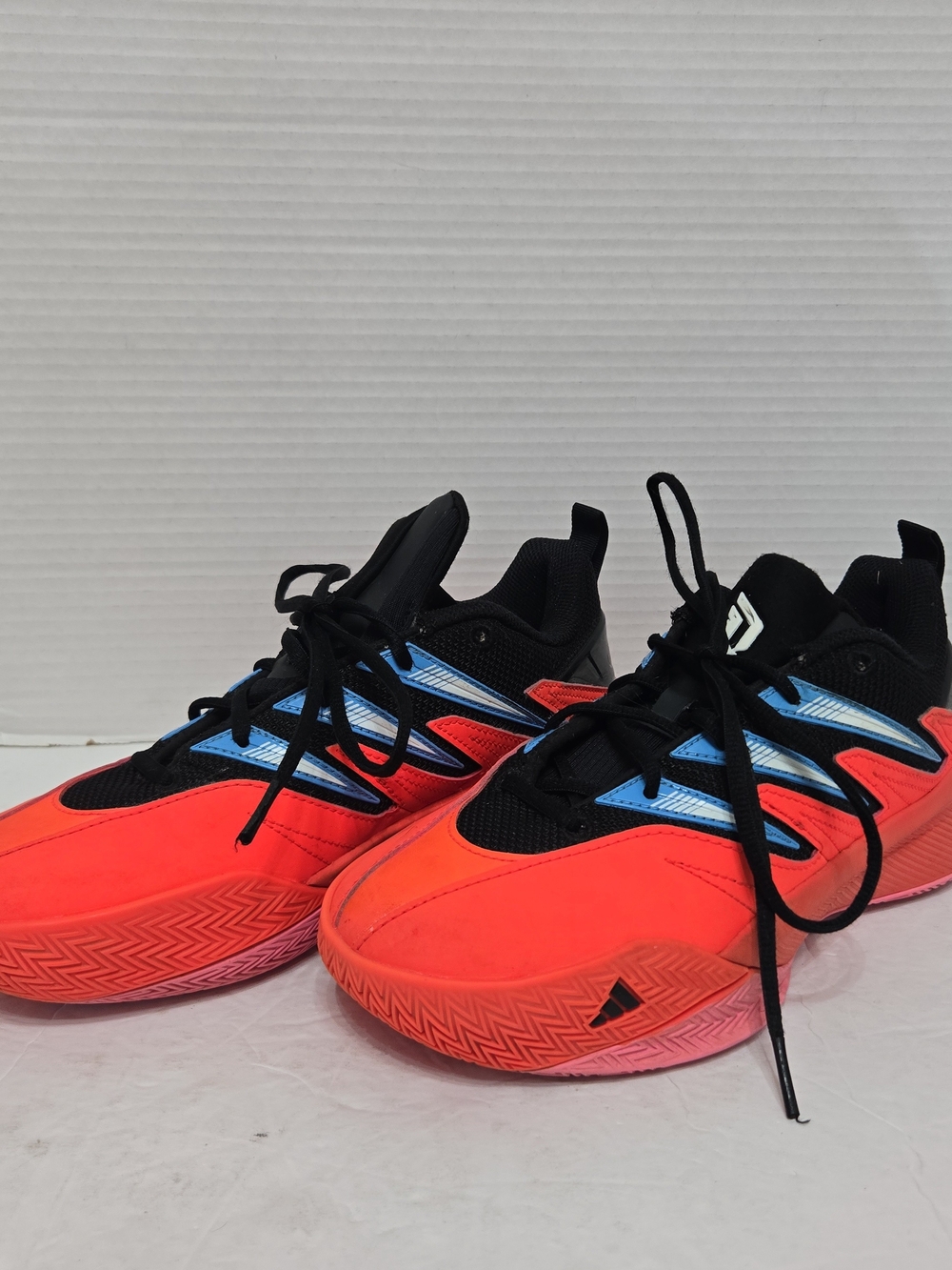 Adidas Youth Dame Certified 3 Low Solar Red Size US 6